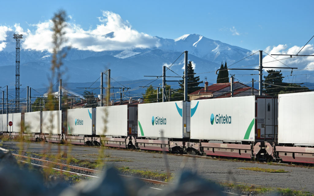 Analysis: Are trailers reaching the end of the intermodal road? - Trains